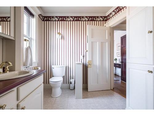 60 Homewood Avenue, Hamilton, ON - Indoor Photo Showing Bathroom