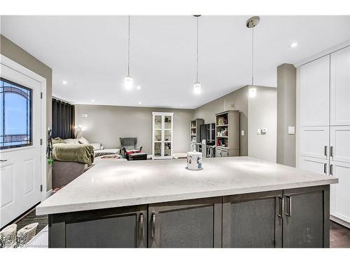 1407 Charles Drive, Burlington, ON - Indoor Photo Showing Kitchen