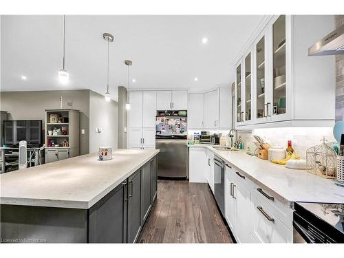 1407 Charles Drive, Burlington, ON - Indoor Photo Showing Kitchen With Upgraded Kitchen