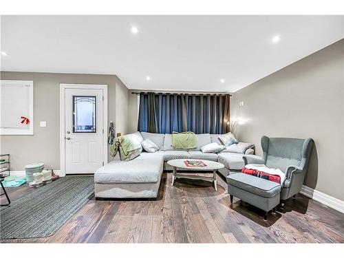 1407 Charles Drive, Burlington, ON - Indoor Photo Showing Living Room