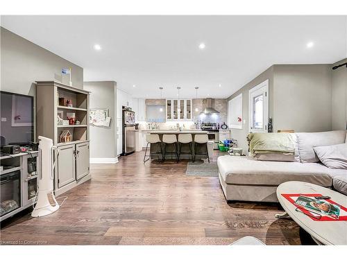 1407 Charles Drive, Burlington, ON - Indoor Photo Showing Living Room