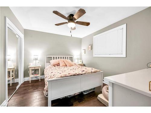 1407 Charles Drive, Burlington, ON - Indoor Photo Showing Bedroom