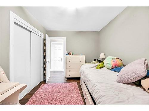 1407 Charles Drive, Burlington, ON - Indoor Photo Showing Bedroom