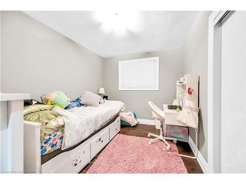 1407 Charles Drive, Burlington, ON - Indoor Photo Showing Bedroom