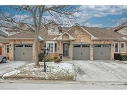 15-4275 Millcroft Park Drive  Burlington, ON L7M 4L9