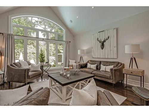 883 Kingsway Drive, Burlington, ON - Indoor Photo Showing Living Room