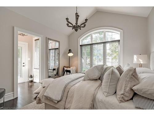 883 Kingsway Drive, Burlington, ON - Indoor Photo Showing Bedroom