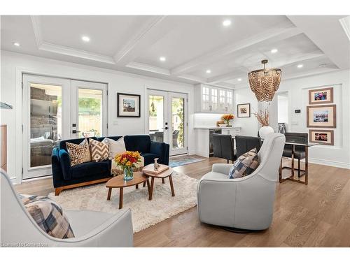 1432 Olga Drive, Burlington, ON - Indoor Photo Showing Living Room