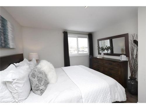 452 Boettger Place, Waterloo, ON - Indoor Photo Showing Bedroom