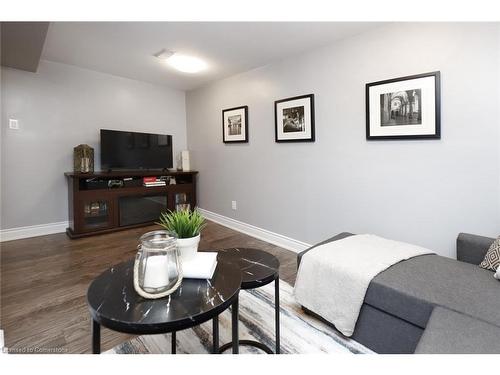 452 Boettger Place, Waterloo, ON - Indoor Photo Showing Living Room