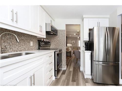 452 Boettger Place, Waterloo, ON - Indoor Photo Showing Kitchen With Upgraded Kitchen