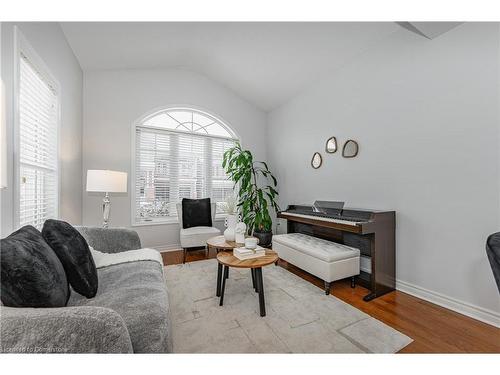 3247 Steeplechase Drive, Burlington, ON - Indoor Photo Showing Living Room