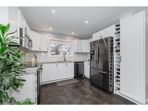 3247 Steeplechase Drive, Burlington, ON - Indoor Photo Showing Kitchen