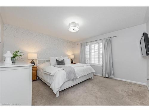 3247 Steeplechase Drive, Burlington, ON - Indoor Photo Showing Bedroom