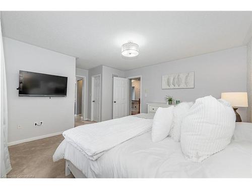 3247 Steeplechase Drive, Burlington, ON - Indoor Photo Showing Bedroom