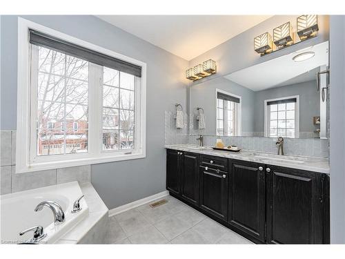 3247 Steeplechase Drive, Burlington, ON - Indoor Photo Showing Bathroom