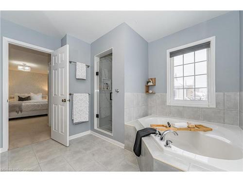 3247 Steeplechase Drive, Burlington, ON - Indoor Photo Showing Bathroom