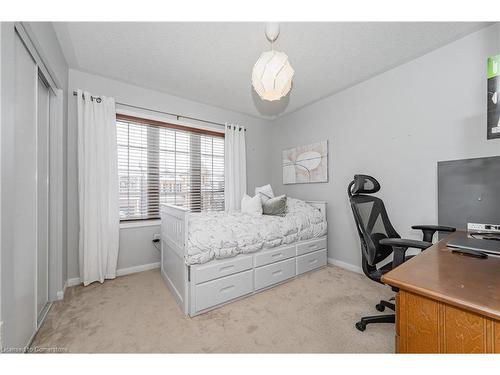 3247 Steeplechase Drive, Burlington, ON - Indoor Photo Showing Bedroom