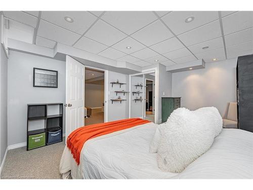 3247 Steeplechase Drive, Burlington, ON - Indoor Photo Showing Bedroom