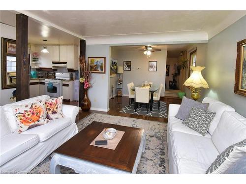 162 Beland Avenue S, Hamilton, ON - Indoor Photo Showing Living Room