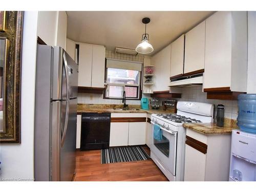 162 Beland Avenue S, Hamilton, ON - Indoor Photo Showing Kitchen