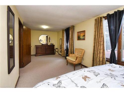 162 Beland Avenue S, Hamilton, ON - Indoor Photo Showing Bedroom