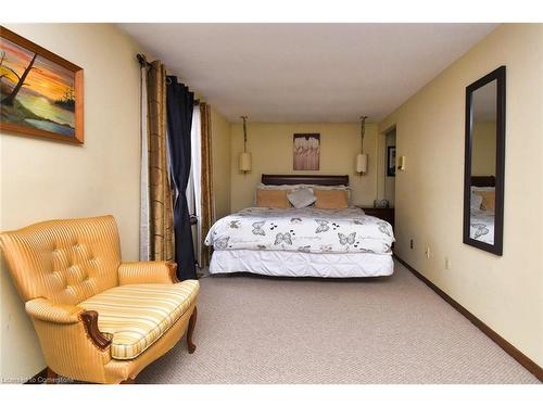 162 Beland Avenue S, Hamilton, ON - Indoor Photo Showing Bedroom