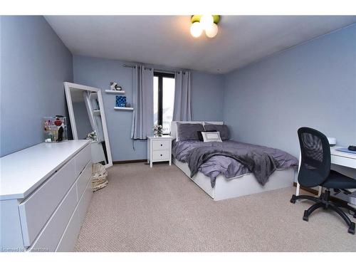 162 Beland Avenue S, Hamilton, ON - Indoor Photo Showing Bedroom