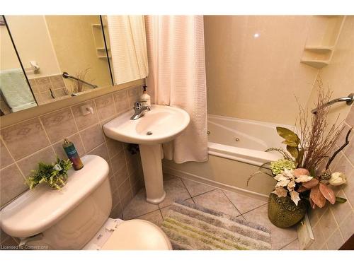 162 Beland Avenue S, Hamilton, ON - Indoor Photo Showing Bathroom