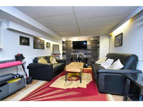 162 Beland Avenue S, Hamilton, ON - Indoor Photo Showing Living Room