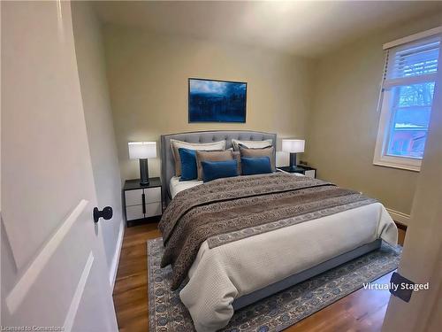 312 East 45Th Street, Hamilton, ON - Indoor Photo Showing Bedroom