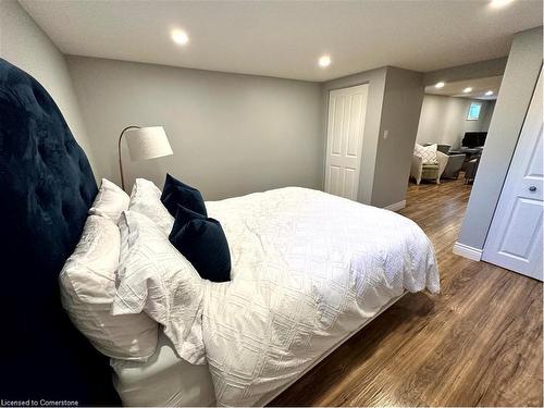 312 East 45Th Street, Hamilton, ON - Indoor Photo Showing Bedroom