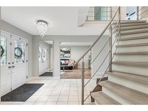 2218 Vista Drive, Burlington, ON - Indoor Photo Showing Kitchen With Upgraded Kitchen