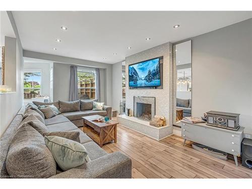 2218 Vista Drive, Burlington, ON - Indoor Photo Showing Living Room With Fireplace