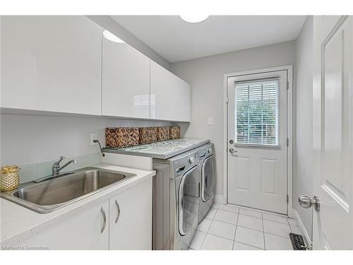 2218 Vista Drive, Burlington, ON - Indoor Photo Showing Laundry Room