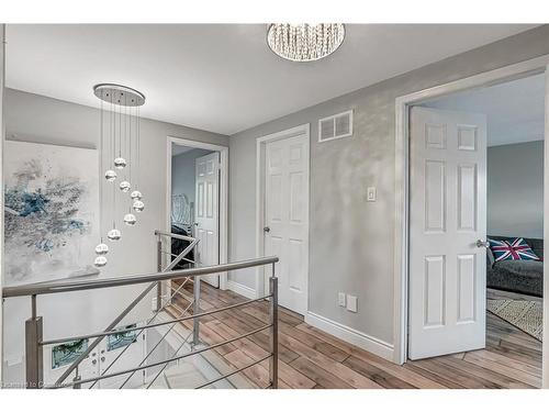 2218 Vista Drive, Burlington, ON - Indoor Photo Showing Bedroom