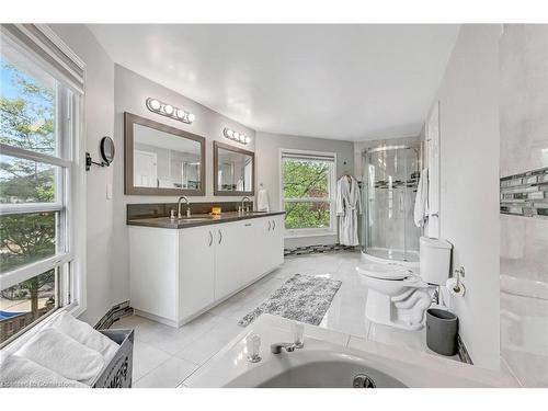 2218 Vista Drive, Burlington, ON - Indoor Photo Showing Bathroom