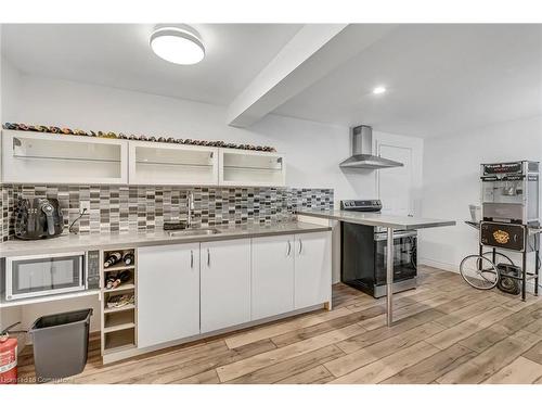 2218 Vista Drive, Burlington, ON - Indoor Photo Showing Kitchen