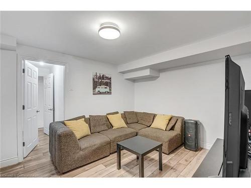 2218 Vista Drive, Burlington, ON - Indoor Photo Showing Living Room