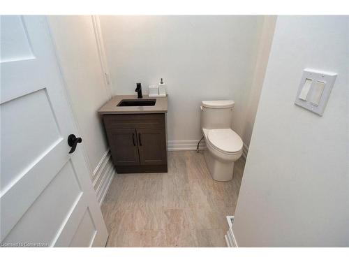 21-40 Heath Street, Brantford, ON - Indoor Photo Showing Bathroom