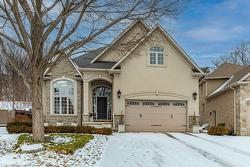 35 Sweetman Drive  Dundas, ON L9H 7T4