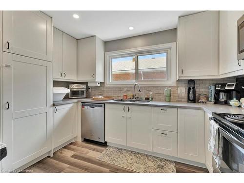 584 East 27Th Street, Hamilton, ON - Indoor Photo Showing Kitchen With Double Sink