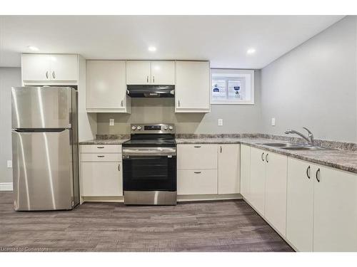 584 East 27Th Street, Hamilton, ON - Indoor Photo Showing Kitchen With Double Sink