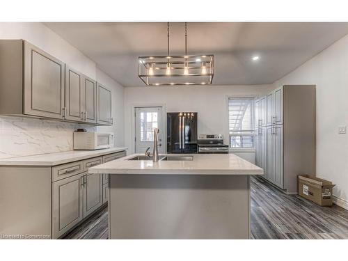 32 Lloyd Street, Hamilton, ON - Indoor Photo Showing Kitchen