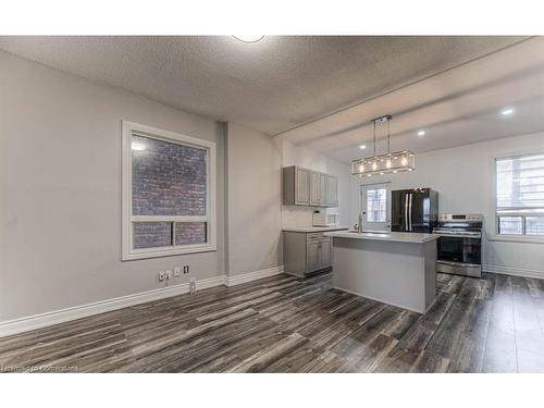 32 Lloyd Street, Hamilton, ON - Indoor Photo Showing Kitchen