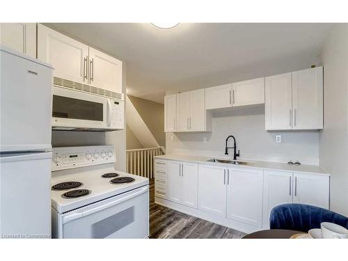 32 Lloyd Street, Hamilton, ON - Indoor Photo Showing Kitchen