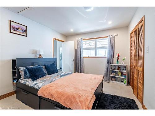 797 Highway 6, Caledonia, ON - Indoor Photo Showing Bedroom