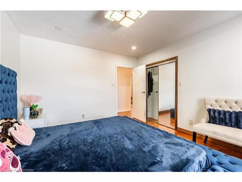 797 Highway 6, Caledonia, ON - Indoor Photo Showing Bedroom