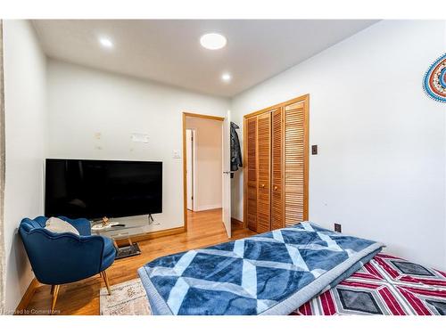 797 Highway 6, Caledonia, ON - Indoor Photo Showing Bedroom