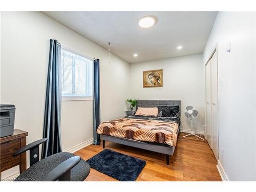 797 Highway 6, Caledonia, ON - Indoor Photo Showing Bedroom